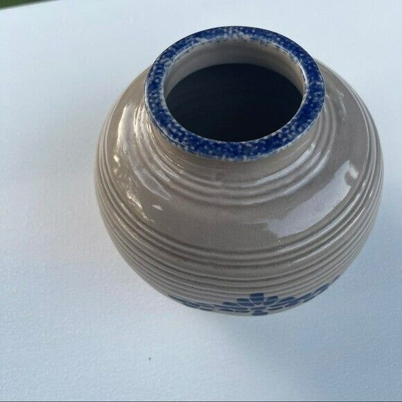 Chinese Pottery Bubble Shape Hand Painted Beige and Blue Small Vase - Picture 3 of 6